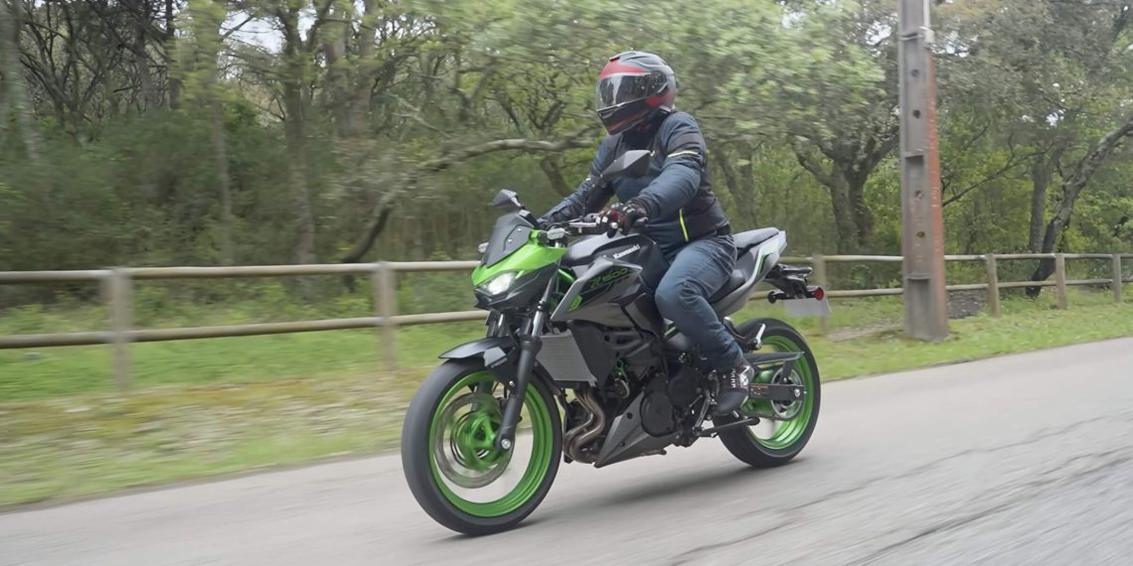 Review – Kawasaki Z500 SE – mini streetfighter